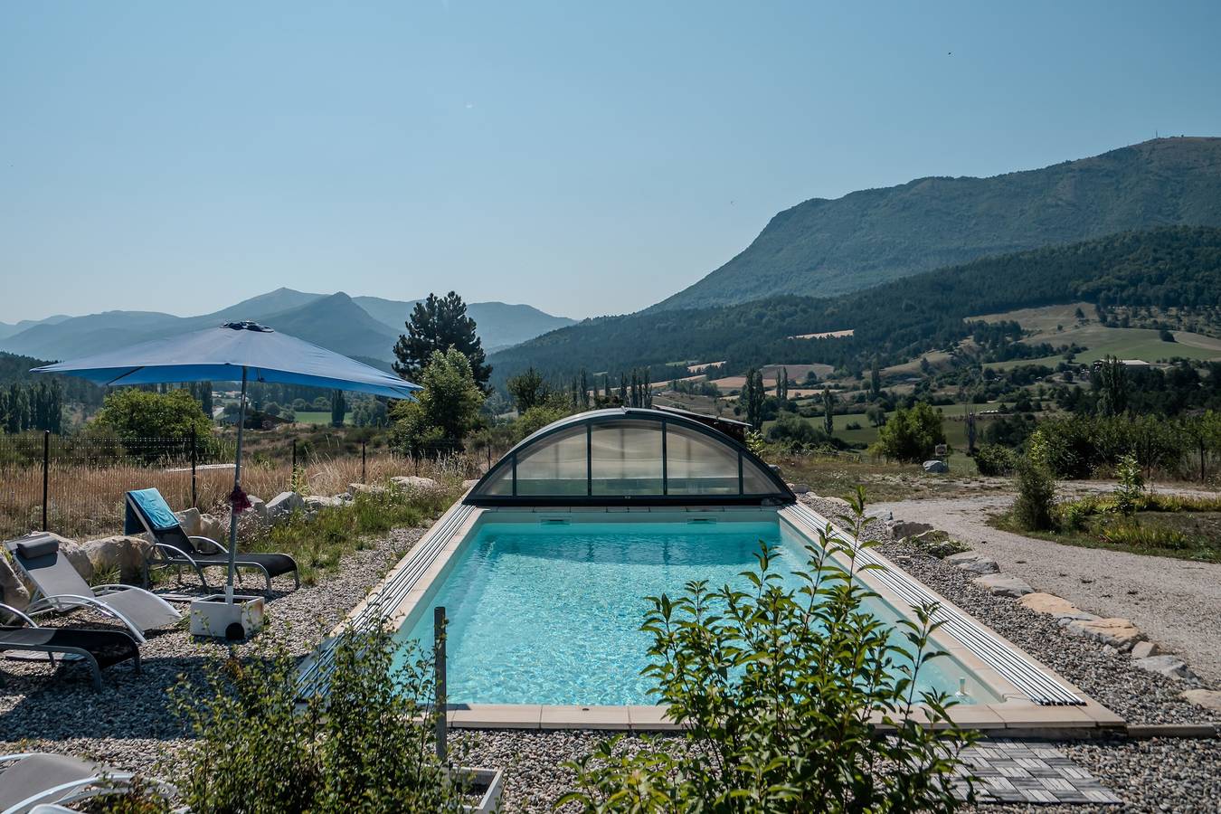 Gîte L'amandière: Ferienhaus mit Bergblick, Wlan und Klimaanlage in Mévouillon, Nyons und Umgebung