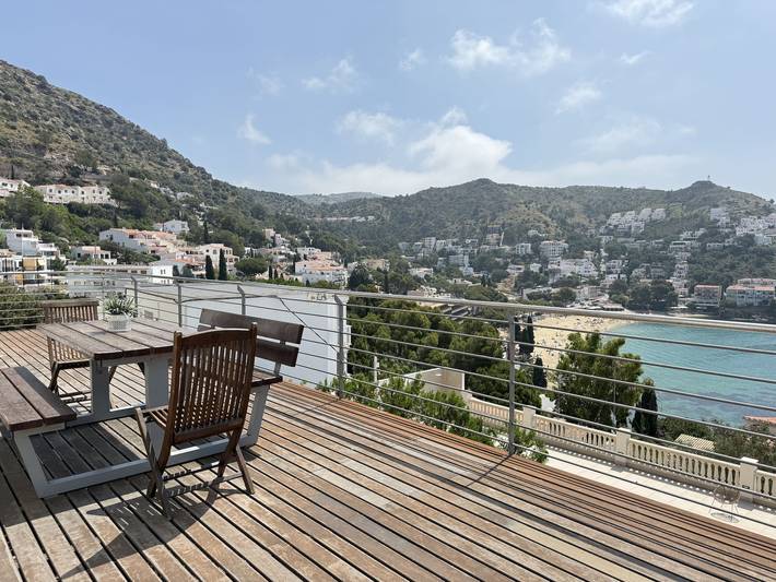 Location de vacances pour 6 personnes, avec terrasse et piscine, animaux acceptés dans Canyelles Petites