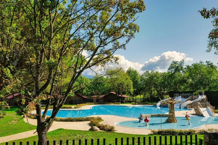 Camping for 2 people, with terrace and pool as well as view - 1