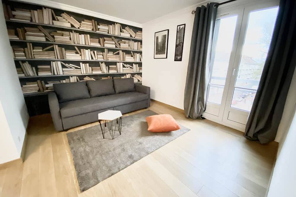 Entire apartment, Apartment-Family-Ensuite-Le Welcome in Calais, Calais region