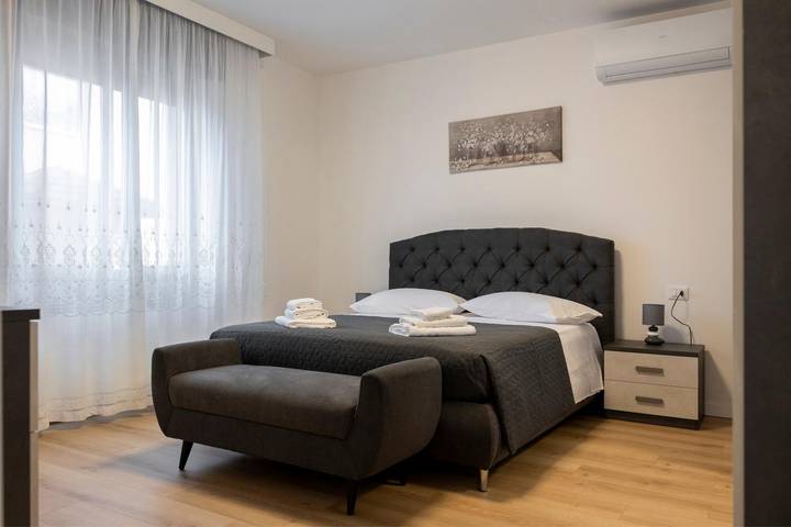 Apartamento entero, Apartamento de vacaciones para 4 personas con balcón/terraza in Costa Volpino, Lago Iseo