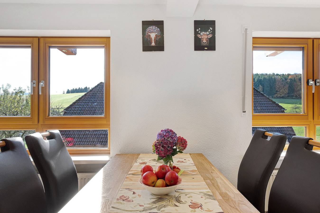 Apartamento entero, Apartamento 'Bergwiese, 75 m²' con vistas a la montaña, terraza privada y Wi-Fi in Elzach, Selva Negra Central