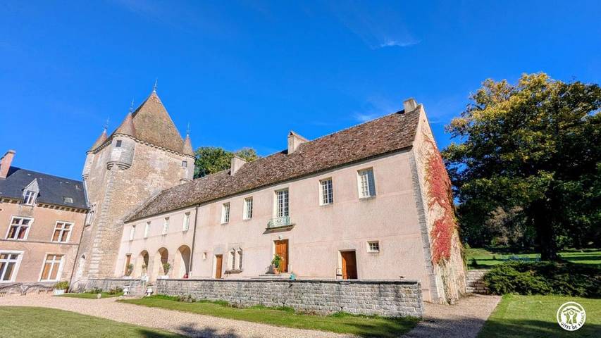 Location de vacances pour 6 personnes, avec jardin à Ivry-en-Montagne