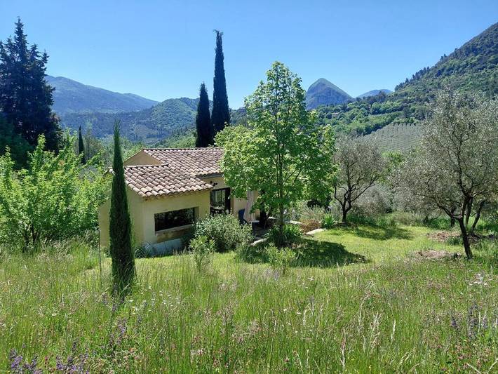 Location de vacances pour 2 personnes, avec Terrasse ainsi que Jardin et Vue à Aubres - 4