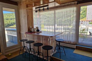 Gîte pour 6 personnes, avec terrasse dans Office De Tourisme Super Besse