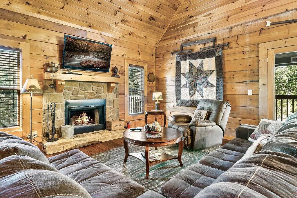Log Cabin for 5 Guests in Douglas Lake, Sevier County