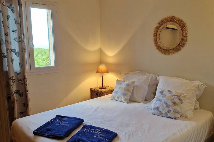 Appartement de vacances pour 3 personnes, avec jardin ainsi que terrasse et piscine