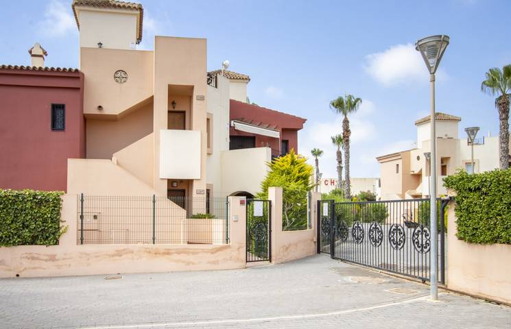 Appartamento per 4 persone, con Balcone e Giardino nonché Piscina a Punta Prima (Alicante)