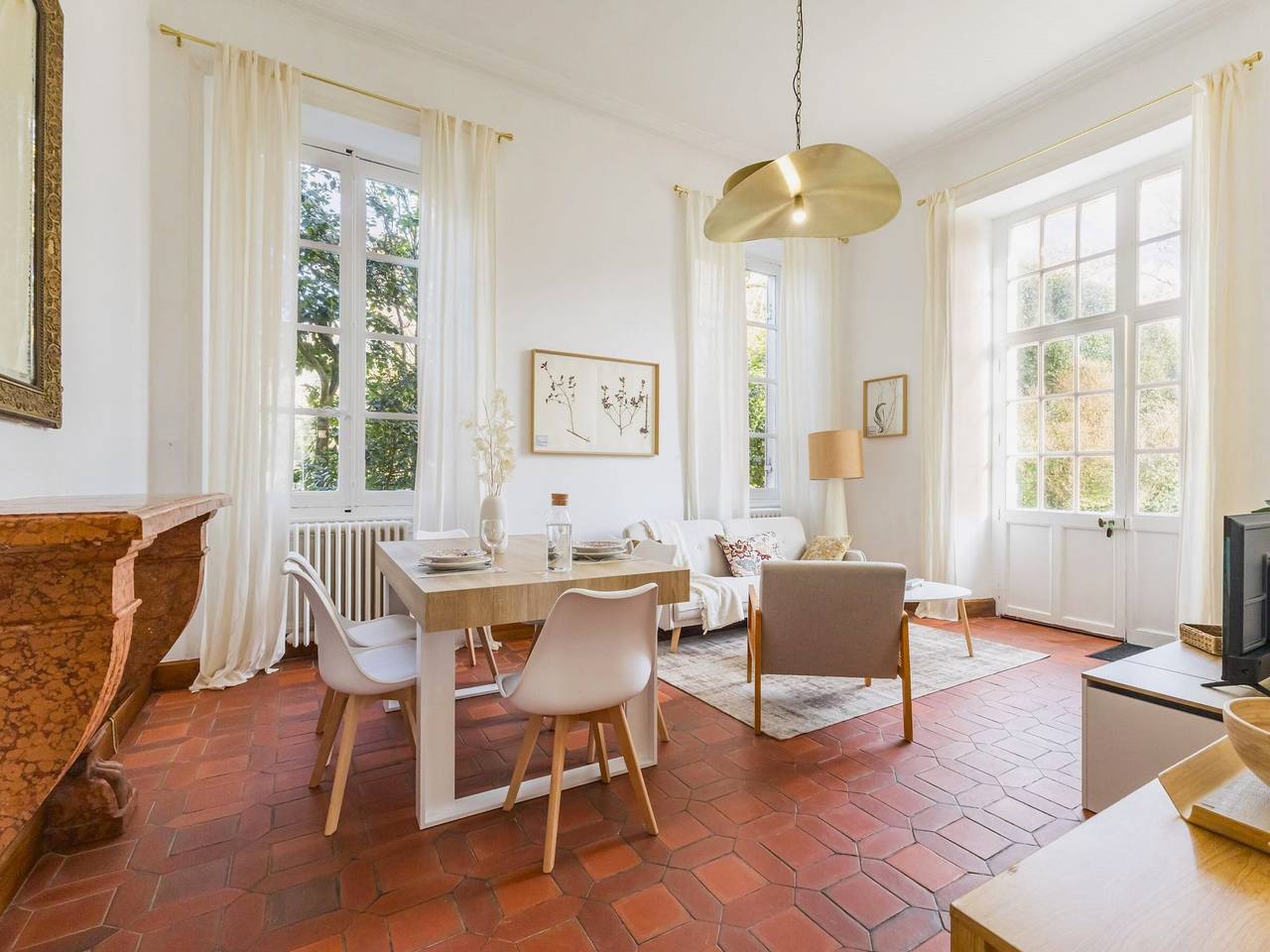 Gîte Charmant au Château - Wifi & Parking Inclus in Saint-Étienne-de-Montluc, Région de Nantes