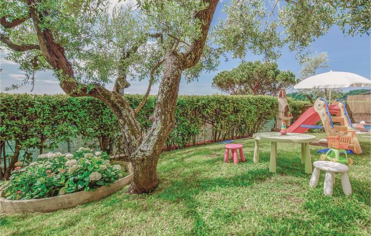 Meerblick 120 Apartment w/ Pool, Parkplatz & AC! in Massarosa, Italienische Riviera
