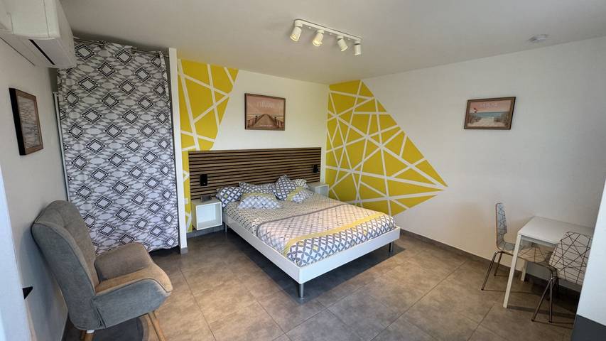Chambre d’hôte pour 2 personnes, avec jardin ainsi que piscine et terrasse, animaux acceptés à Le Fenouiller