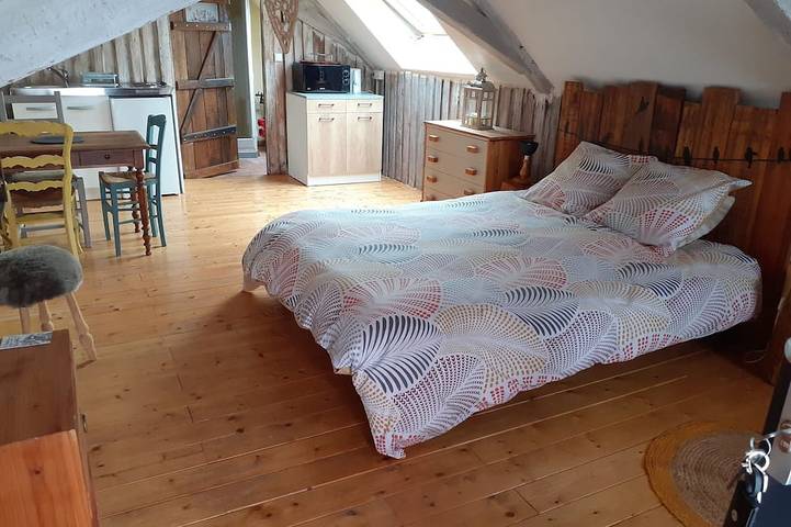 Gîte pour 2 personnes, avec jardin ainsi que piscine et balcon, animaux acceptés