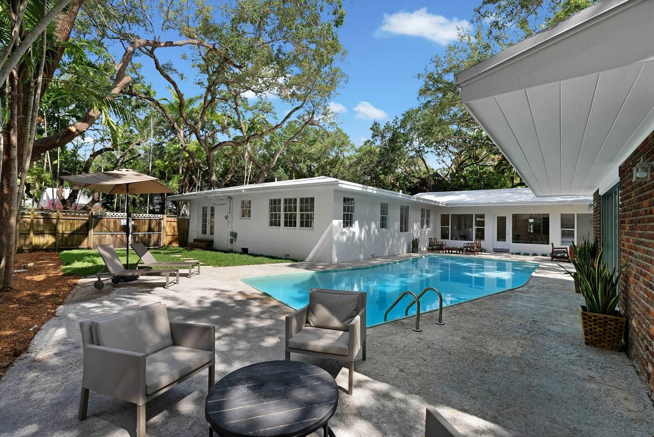 Memory Lane - Family home with Pool in Miami, Florida