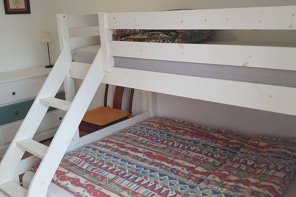 Apartamento entero, Cozy 2-bedroom apartment with Wifi, secured car park, minutes away from Disney  in Montévrain, Sena y Marne
