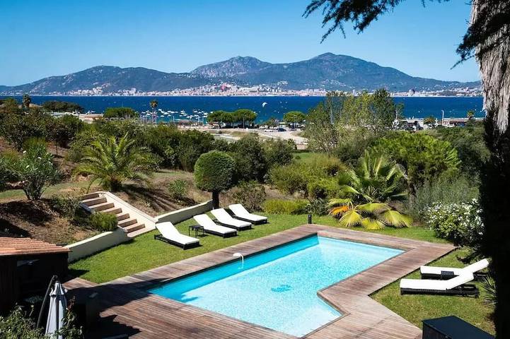 Villa pour 9 personnes, avec balcon et jardin dans Porticcio