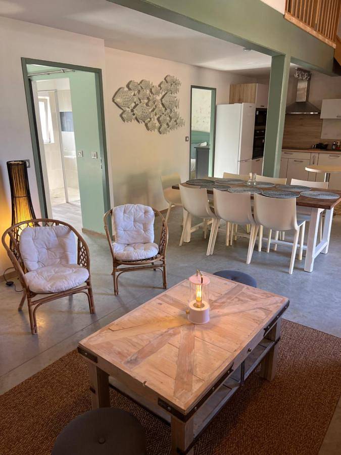 Location de vacances pour 10 personnes, avec piscine et jardin à La Gripperie-Saint-Symphorien - 4