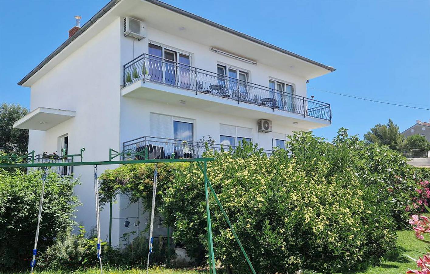 Ganze Ferienwohnung, Gemütlich, 2 km vom Strand entfernt: WLAN, Klimaanlage, Parkplatz und Terrasse! in Novi Vinodolski, Primorje-Gorski Kotar