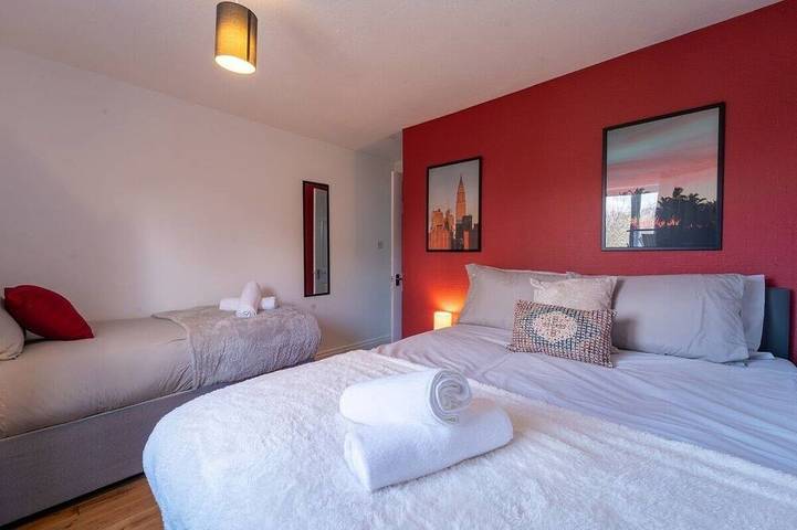 Spacious 3 Bed House, 5mins to Hs2/ Nec/Airport. in Solihull, Birmingham Area