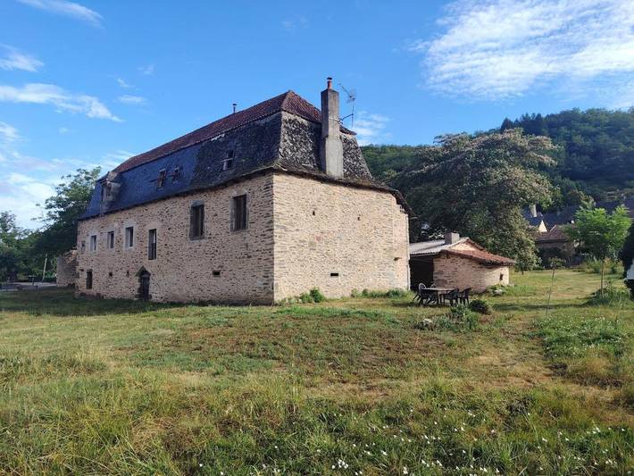 Gîte pour 13 personnes, avec Jardin à Saint-Parthem