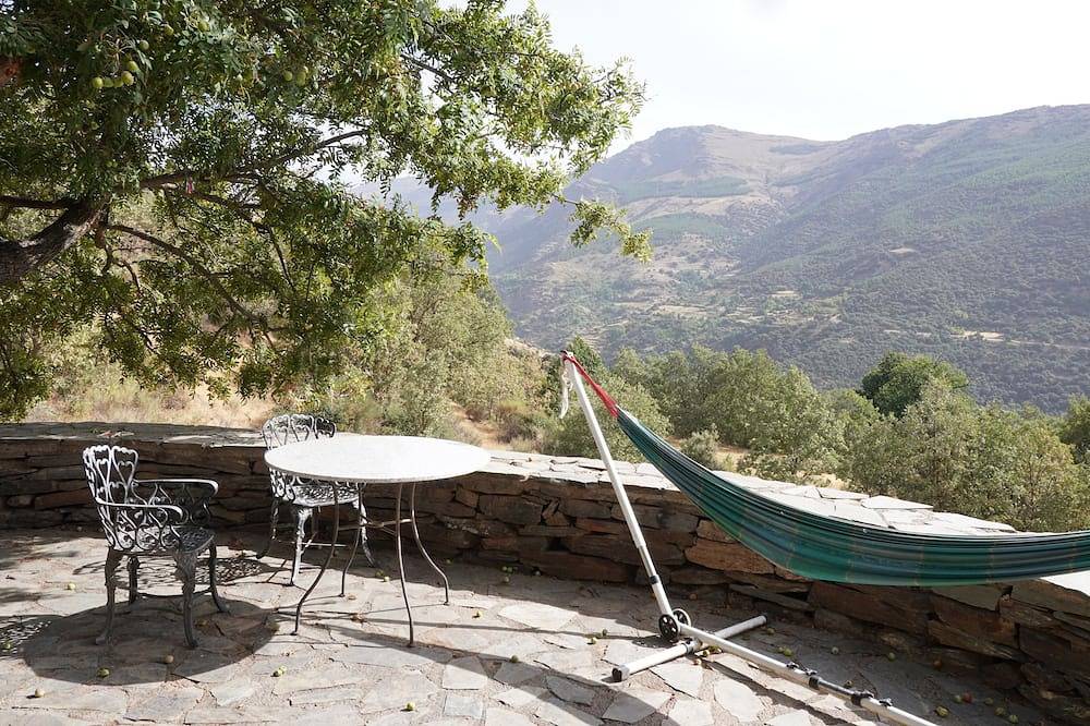 Unique cottage for 2 retreat with pool in Sierra Nevada National Park Alpujarras in Busquístar, Granada Province