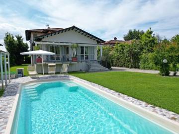 Ferienhaus für 11 Personen, mit Terrasse und Garten in Marina di Pietrasanta