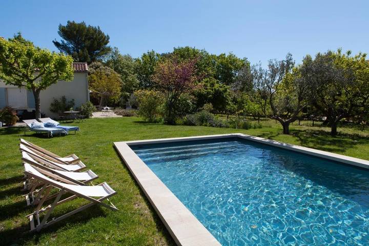 Location de vacances pour 2 personnes, avec jardin et piscine ainsi que terrasse et vue dans le Luberon - 2