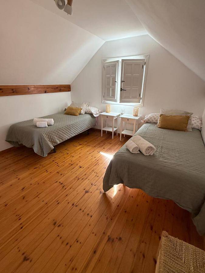 Casa rural para 5 personas, con jardín además de piscina y vistas, Se admiten mascotas en Galaroza - 4