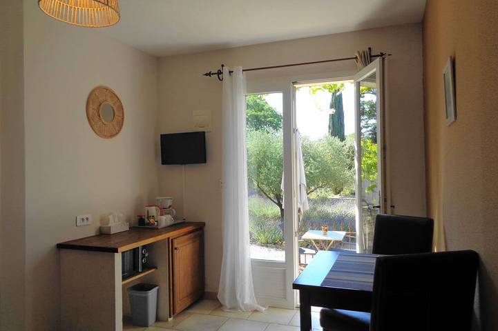 Chambre d’hôte pour 2 personnes, avec Jardin à Lacoste - 3