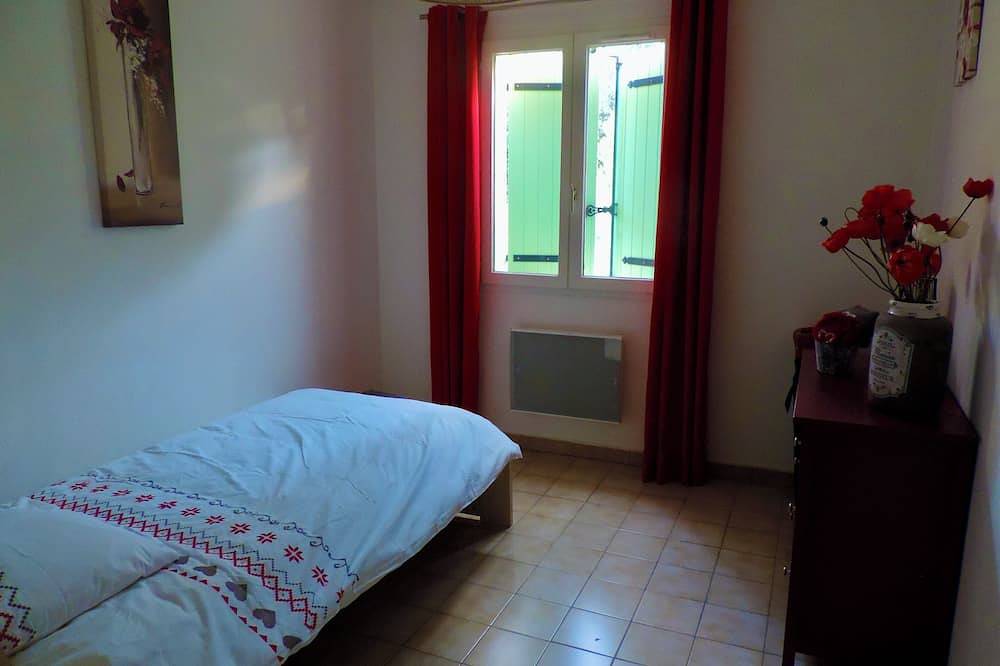 Villa 5 chambres dans le massif d’Uchaux - piscine privée et vaste jardin in Uchaux, Vaucluse