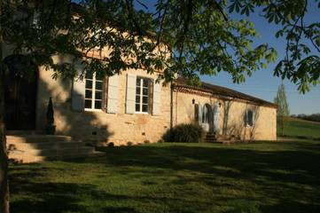 Chambre d’hôte pour 4 personnes, avec piscine et jardin ainsi que vue et vue sur le lac à Auvillar