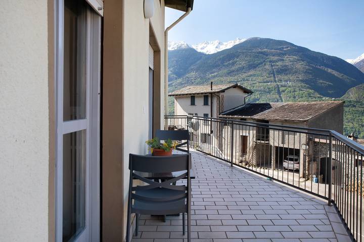 Entire apartment, Apartment 'Dilman' with Mountain View, Private Terrace and Wi-Fi in Poggiridenti Alto, Poggiridenti