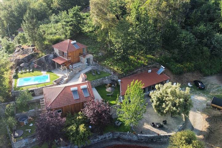 Casa de campo para 15 pessoas, com sauna e jacuzzi e ainda jardim em Arcos de Valdevez (Região)