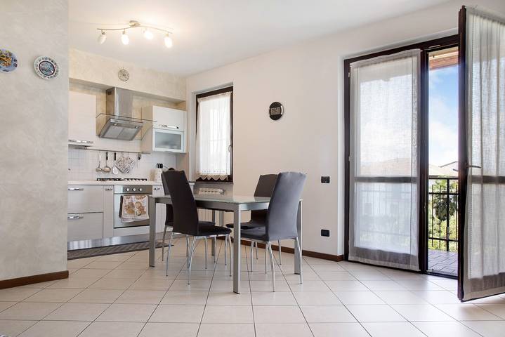 Apartamento inteiro, Apartamento "Residenza Contrada" com varanda e Wi-Fi in Cocquio-Trevisago, Varese (província)