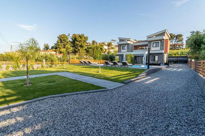 Location de vacances pour 8 personnes, avec piscine ainsi que jardin et vue dans Pefkochori - 4