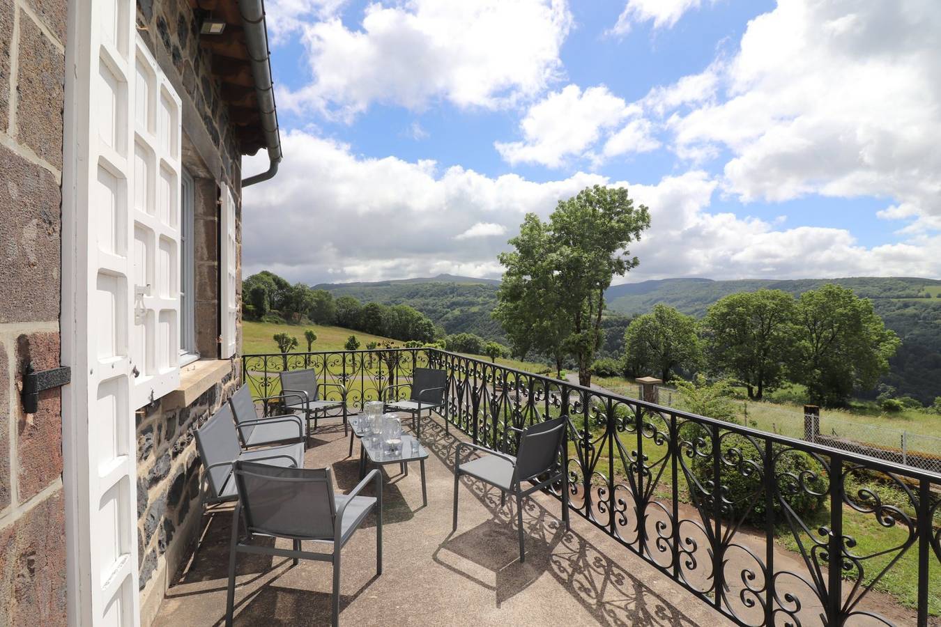 Gîte "L'Oustal de Salers" - vue exceptionnelle monts du Cantal in Salers (Cantal), Parc naturel régional des Volcans d'Auvergne