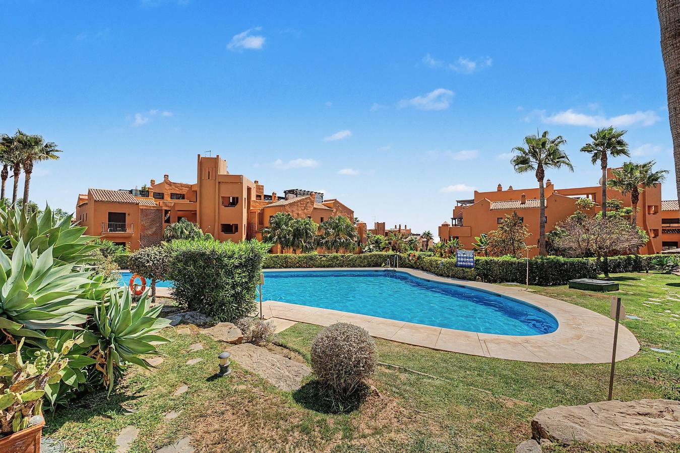 Apartamento inteiro, Apartamento de luxo perto da praia com vista mar em Estepona in Albayt Costa Galera Country Club, Estepona