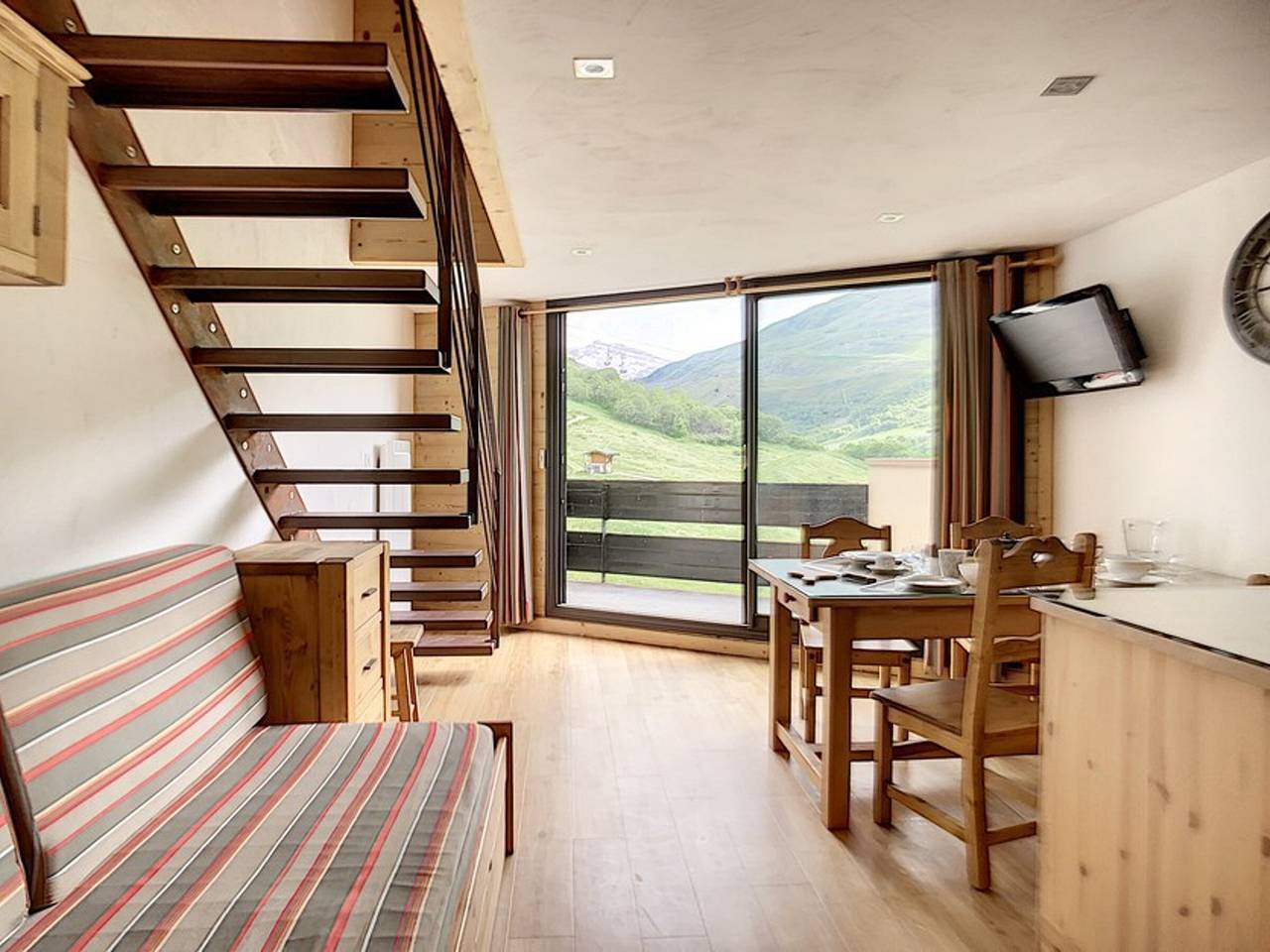 Geheel appartement, Modern duplex, ski-in/ski-out, south balcony in Les Menuires, Saint-Martin-de-Belleville