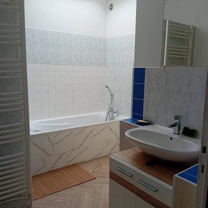 Gîte pour 5 personnes, avec vue et terrasse à Saint-Ambreuil