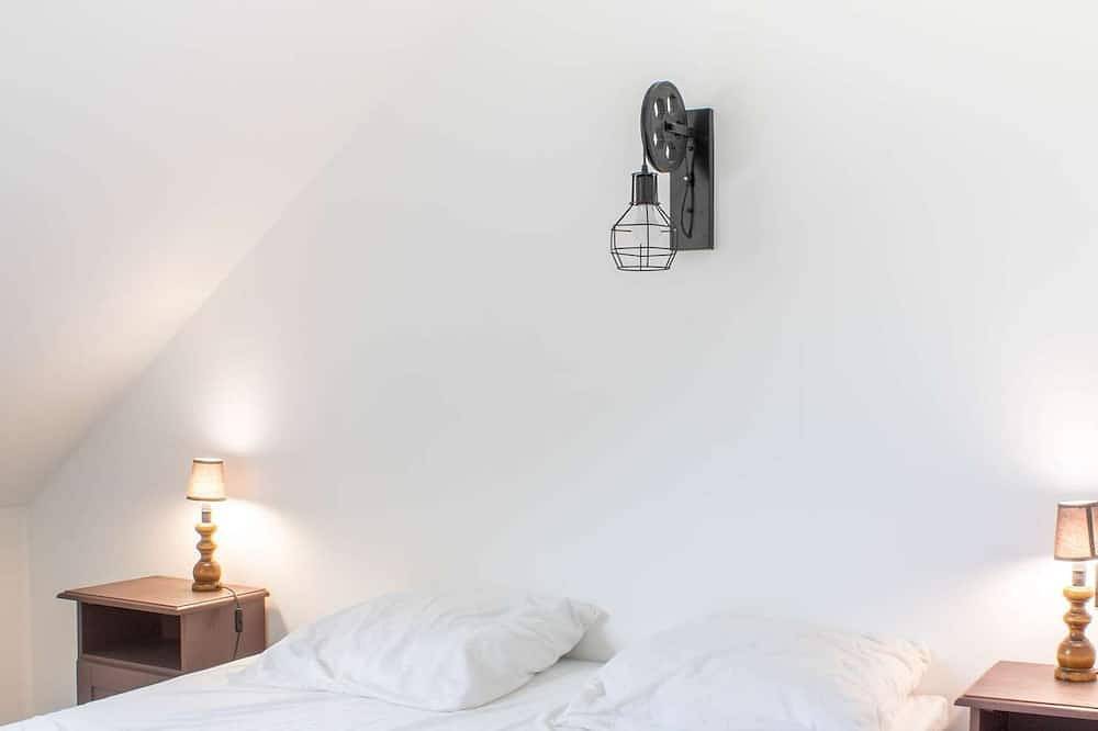 Entire apartment, 211 - Beautiful renovated 2-bedroom apartment in Plurien near the beach in Plurien, Côte d’Émeraude