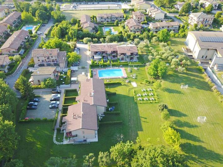 Appart’hôtel pour 2 personnes, avec Terrasse ainsi que Jardin et Piscine à Lazise