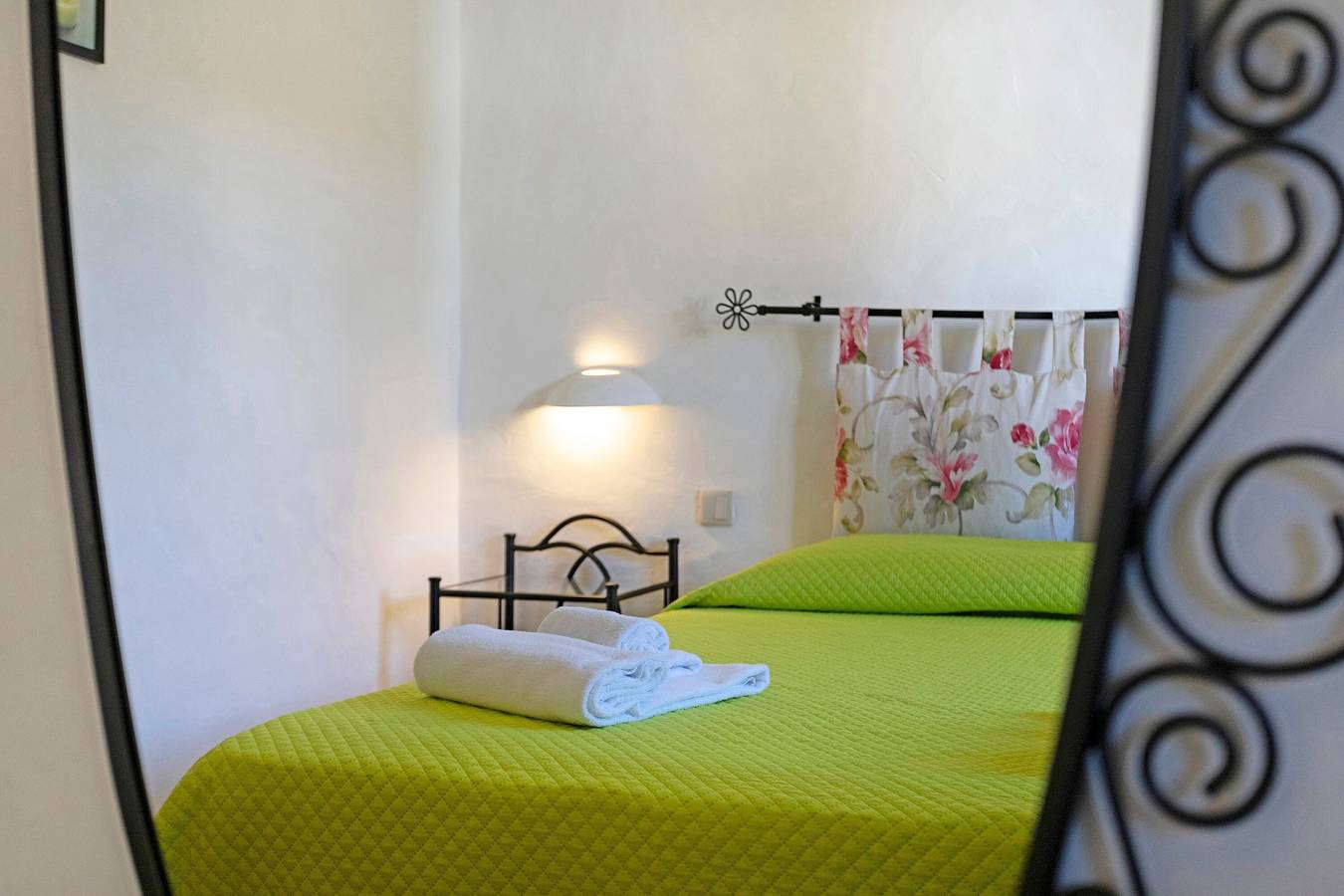 Casa de Férias Monte do Tanoeiro - Casa da Barrica com Wi-Fi & Garden in Rogil, Distrito de Faro
