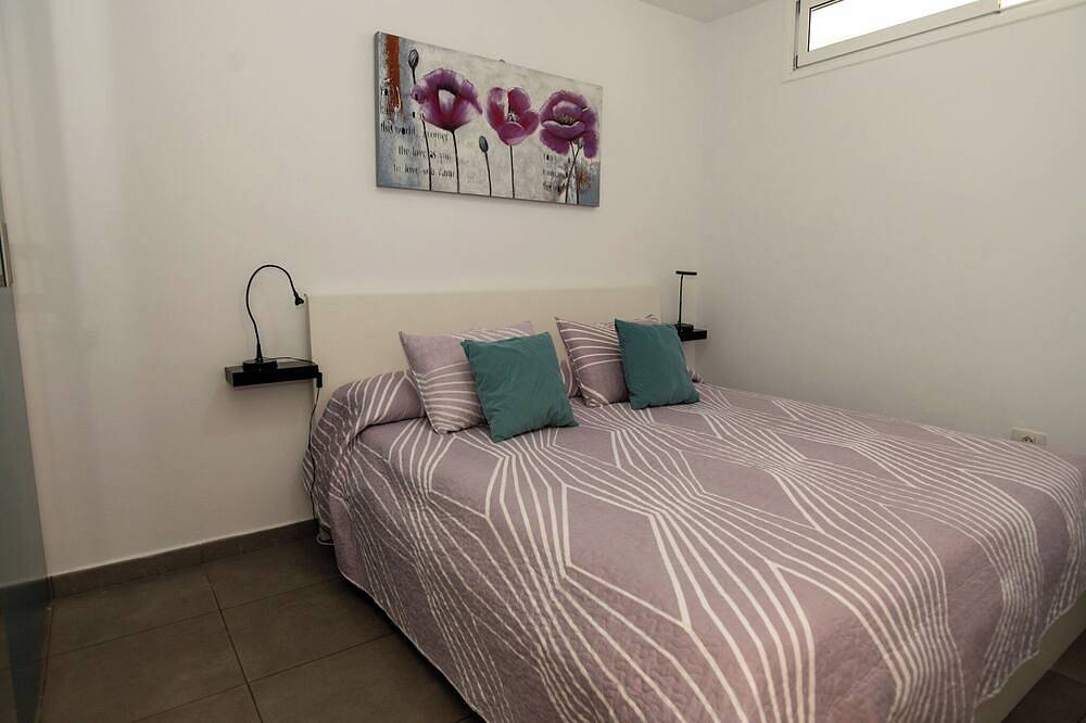 Entire apartment, Los Cristianos town centre, ocean facing penthouse, amazing views of harbour. in Los Cristianos, Arona