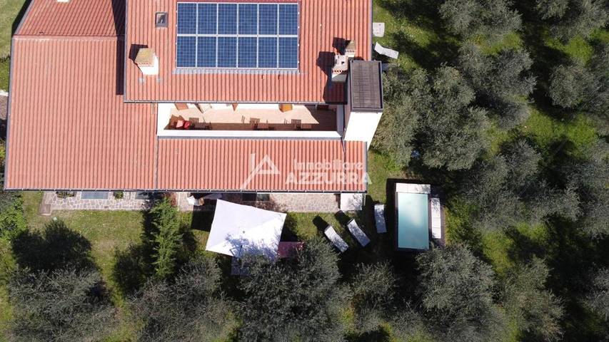 Villa per 7 persone, con panorama e piscina nonché giardino, con animali domestici a Bardolino