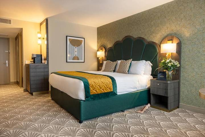 Hotel for 10 people, with Terrace and Pool in County Limerick