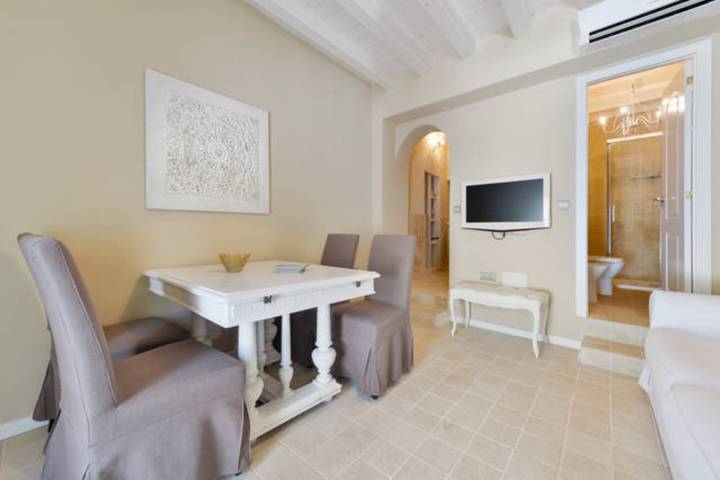 Apartamento entero, Apartamento 'Dalt Vila' con vistas al mar, Wi-Fi y aire acondicionado in Dalt Vila, Ibiza Ciudad