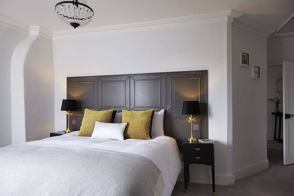 Lorna House: Stunning 16th Century Townhouse. in Totnes, Devon