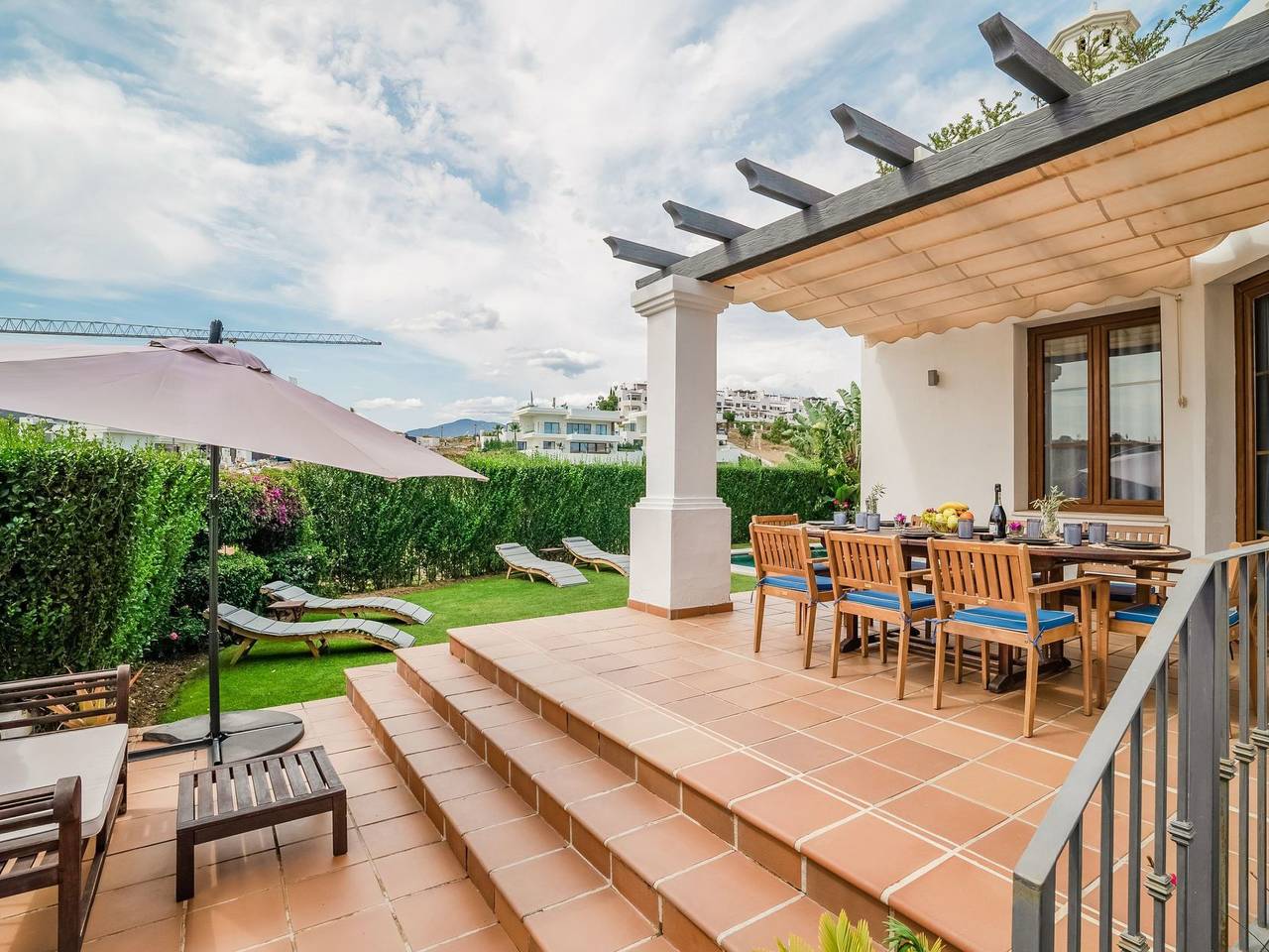 Chalet "La Resina" mit Garten, Grill und Terrasse in La Resina, Estepona