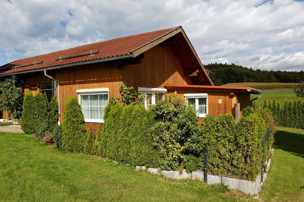 Ganze Wohnung, Ferienhaus zur Weinlaube - Ferienwohnung Sonnenblume (85qm) im Eg mit überdachter Terrasse und herrlichem Ausblick! in Thurmansbang, Ostbayern