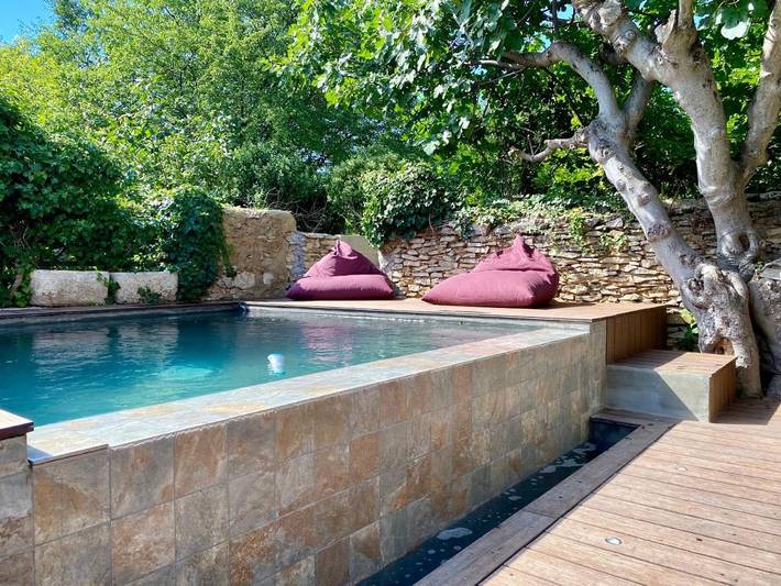 Location de vacances pour 6 personnes, avec terrasse et piscine, animaux acceptés à Villes-sur-Auzon