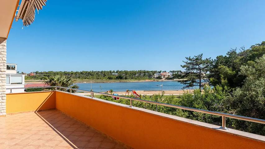 Ferienwohnung für 5 Personen, mit Terrasse in Privlaka
